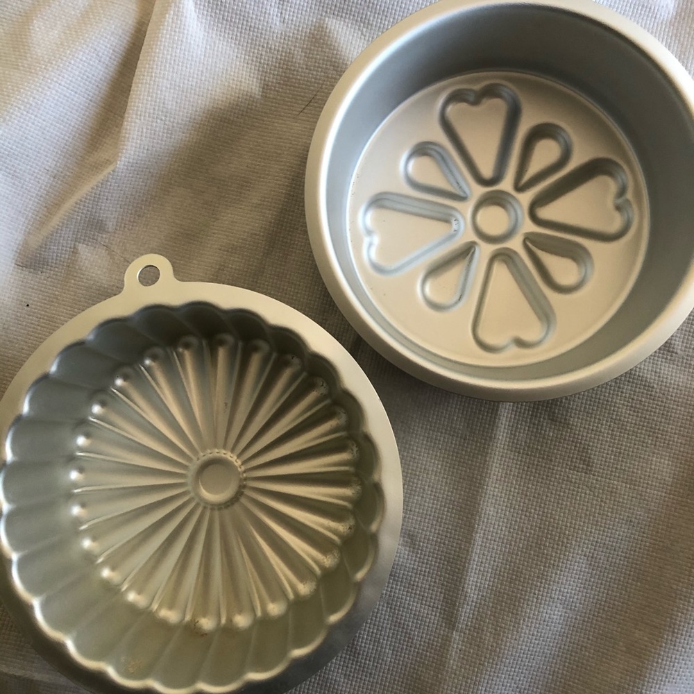 Mini Cake Pans! 🎂 - Picture 2 of 2